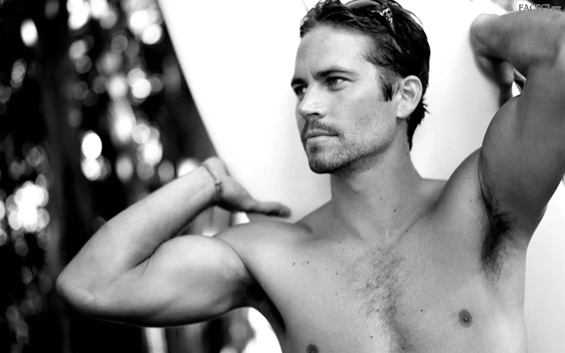 Zarost, Paul Walker, Tors